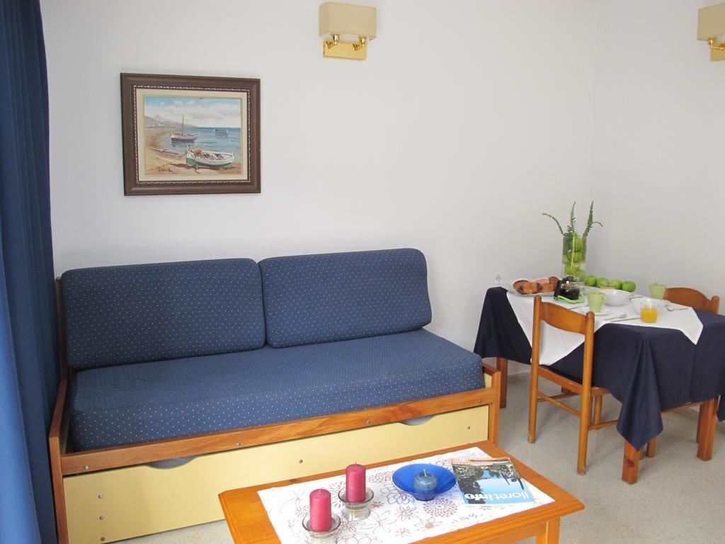 Apartamentos Santi Lloret de Mar Værelse billede